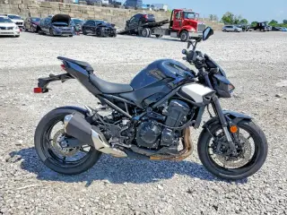 KAWASAKI ZR900 2025