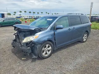 TOYOTA SIENNA 2015