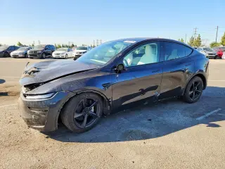 TESLA MODEL Y 2026